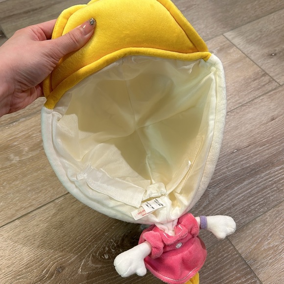 Daisy Duck Plush Hat - Picture 5 of 7
